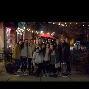 Meet your Posher, Caitlin